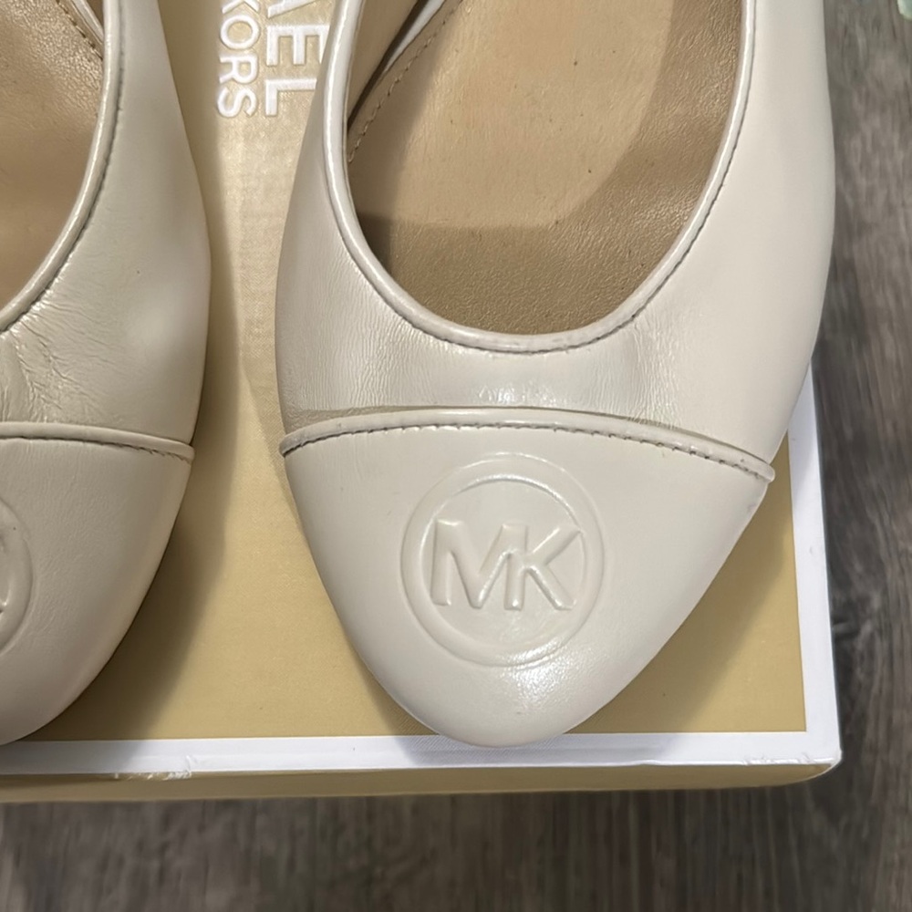 Michael Kors Women's Cream Flats - Picture 2 of 5